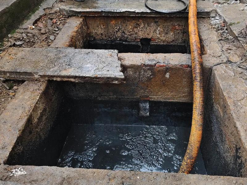 晶桥镇清理化粪池